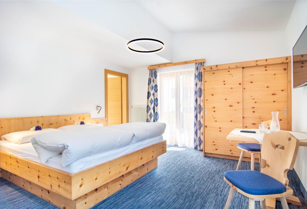 Koecks Bed & Breakfast Galtur Bagian luar foto