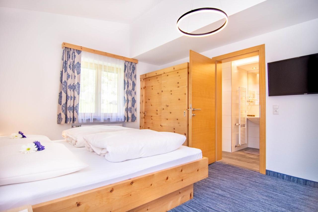 Koecks Bed & Breakfast Galtur Bagian luar foto