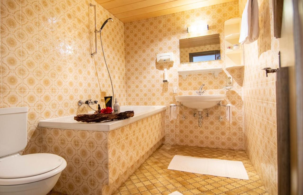 Koecks Bed & Breakfast Galtur Bagian luar foto