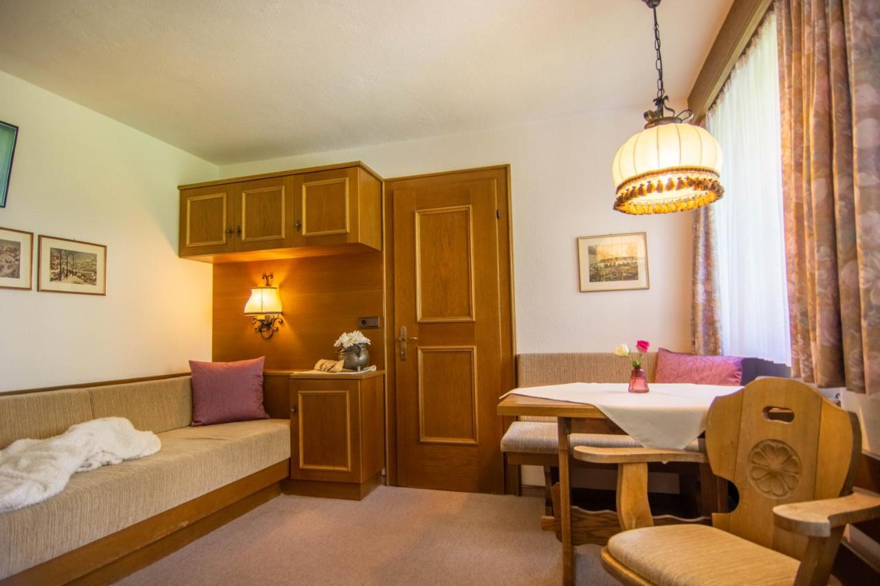 Koecks Bed & Breakfast Galtur Bagian luar foto