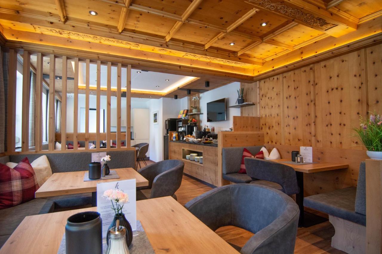 Koecks Bed & Breakfast Galtur Bagian luar foto